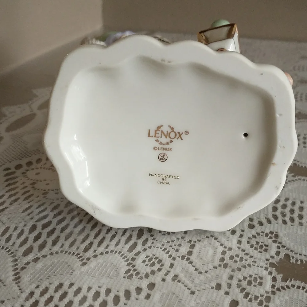 Lenox Santa Figurine with Gold and Pastel Accents - Picture 8 of 9